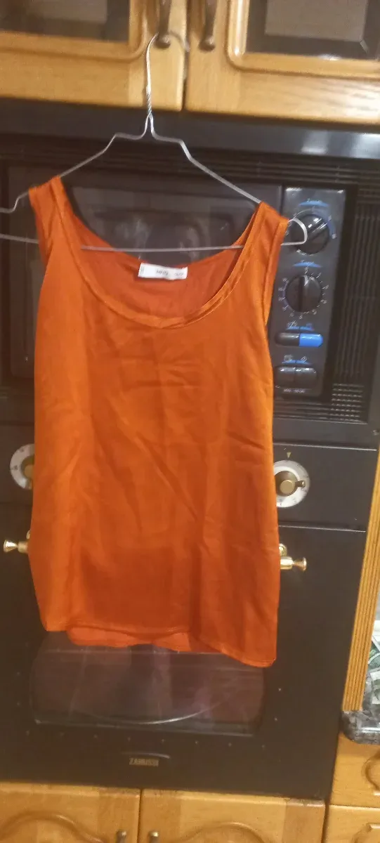 Blusa naranja sin mangas