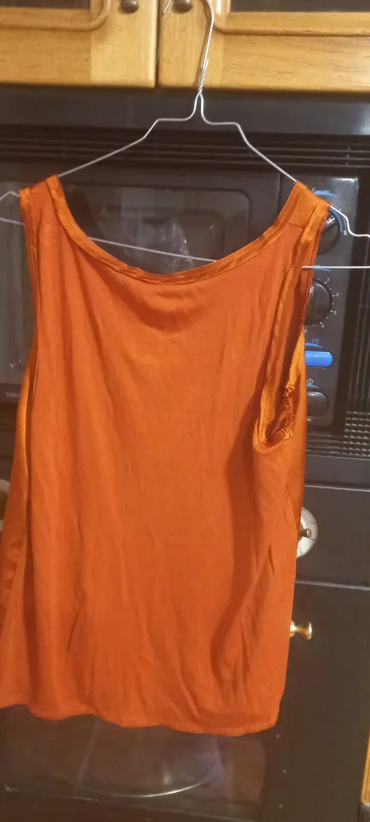 Blusa naranja sin mangas