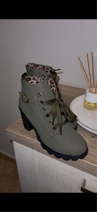 Botines verdes con tacón (nuevos)