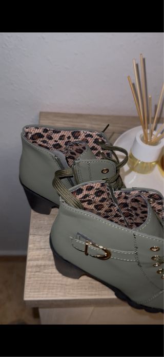 Botines verdes con tacón (nuevos)