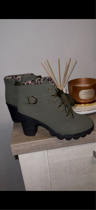 Botines verdes con tacón (nuevos)