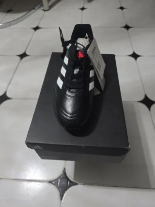 Zapatillas Adidas Fútbol Negras y Blancas