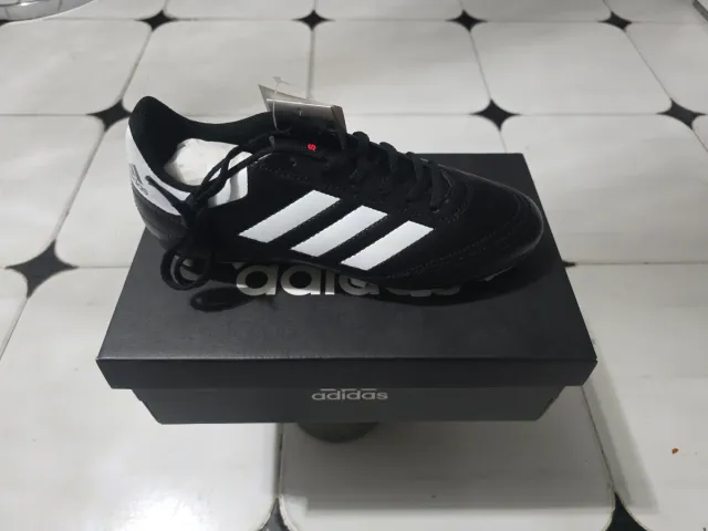Zapatillas Adidas Fútbol Negras y Blancas