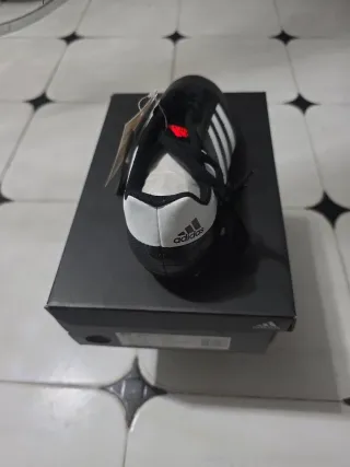 Zapatillas Adidas Fútbol Negras y Blancas