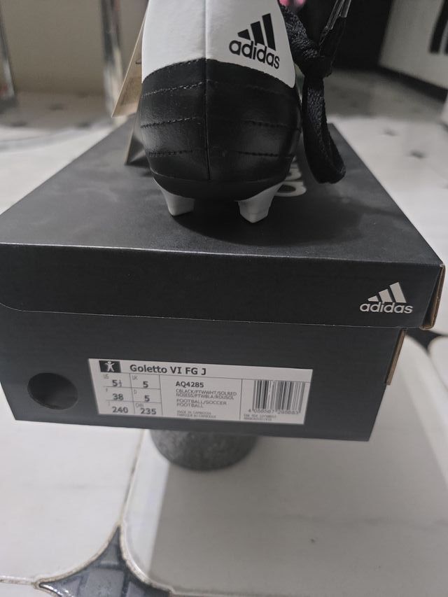 Zapatillas Adidas Fútbol Negras y Blancas