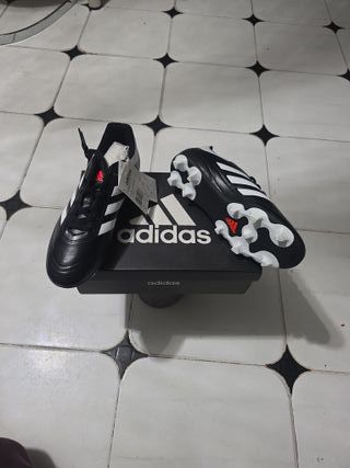 Zapatillas Adidas Fútbol Negras y Blancas
