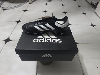 Zapatillas Adidas Fútbol Negras y Blancas