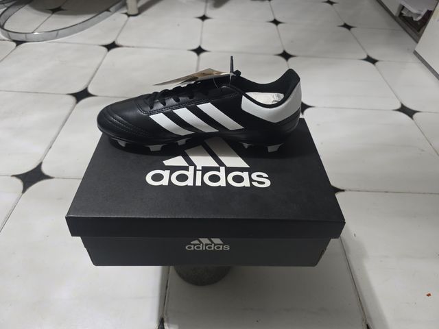 Zapatillas Adidas Fútbol Negras y Blancas