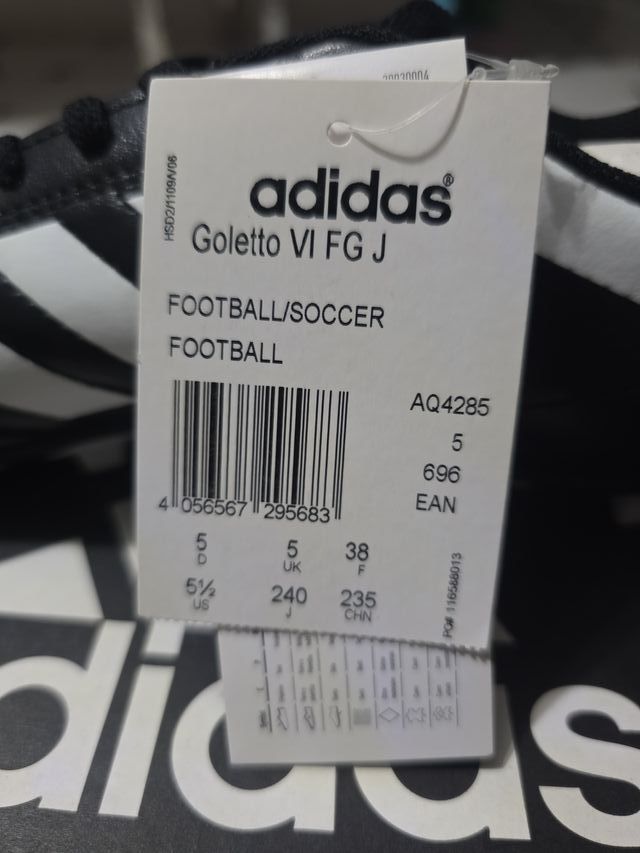 Zapatillas Adidas Fútbol Negras y Blancas