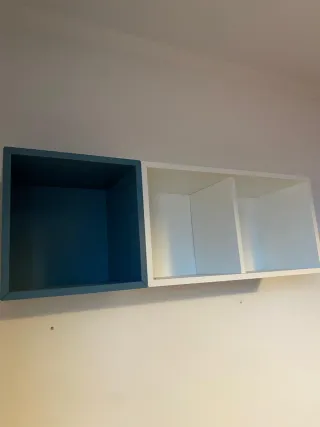 Estantería IKEA blanca + cubo azul