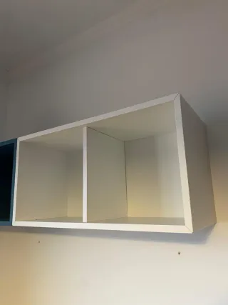 Estantería IKEA blanca + cubo azul