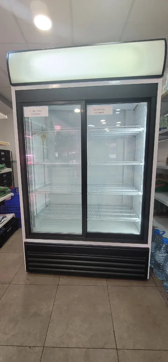Nevera expositora bebidas