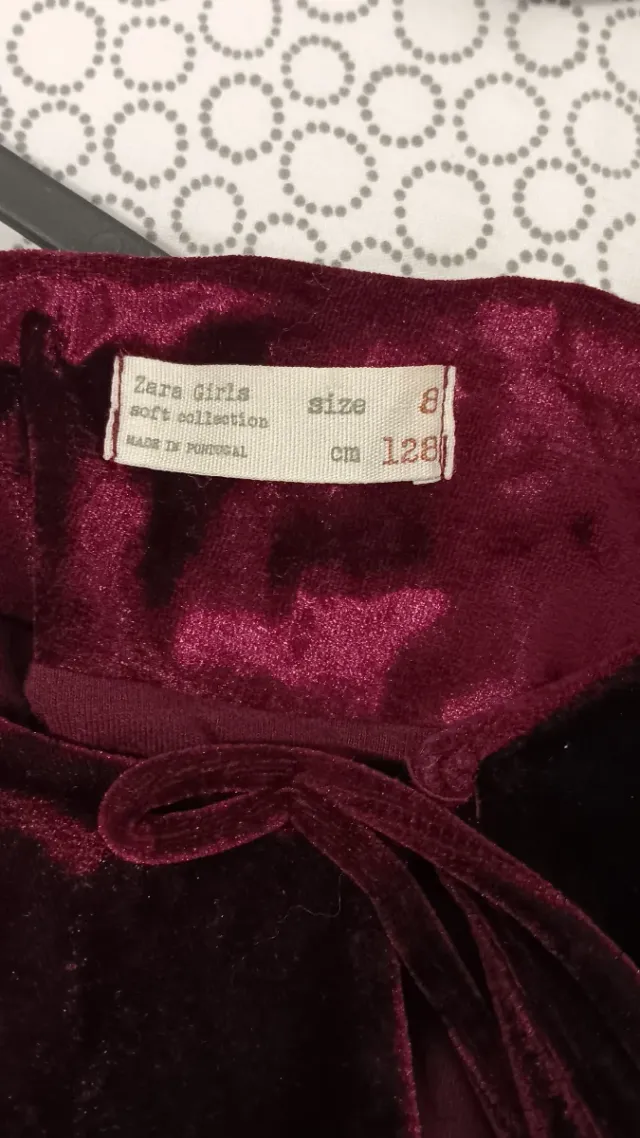 Capa de terciopelo granate