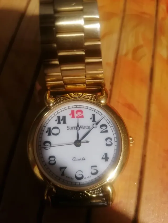 Reloj SuperWatch Dorado y Blanco