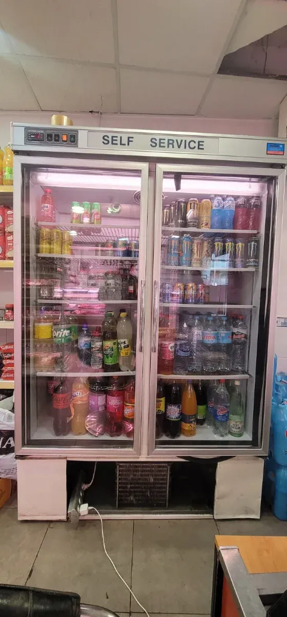 Nevera expositora de bebidas