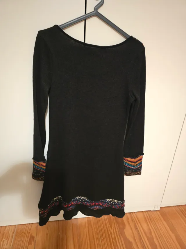 Vestido Daksha Surya preto com estampa geométrica