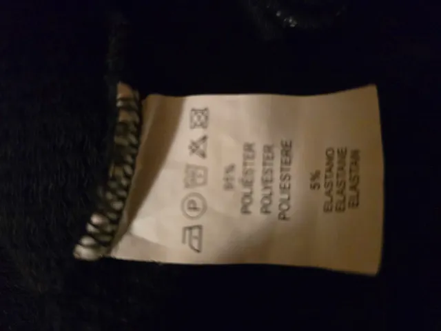 Vestido Daksha Surya preto com estampa geométrica