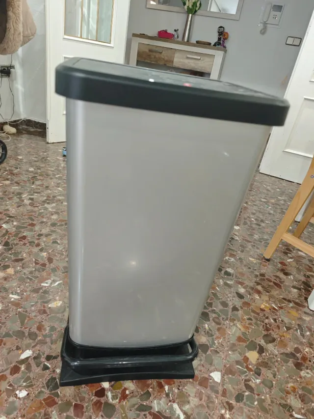 Cubo basura 40L plástico