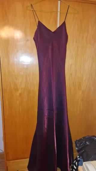 Vestido de fiesta burdeos brillante