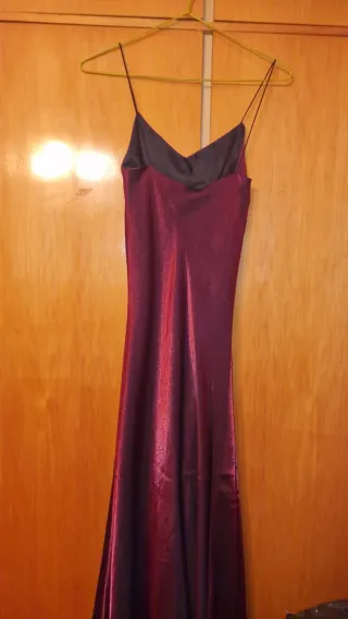 Vestido de fiesta burdeos brillante