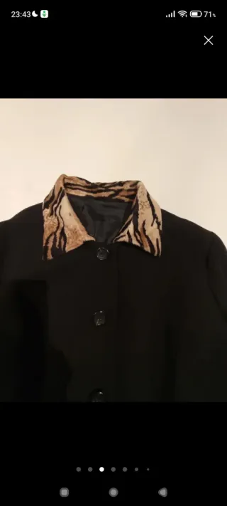 Chaqueta negra con estampado animal