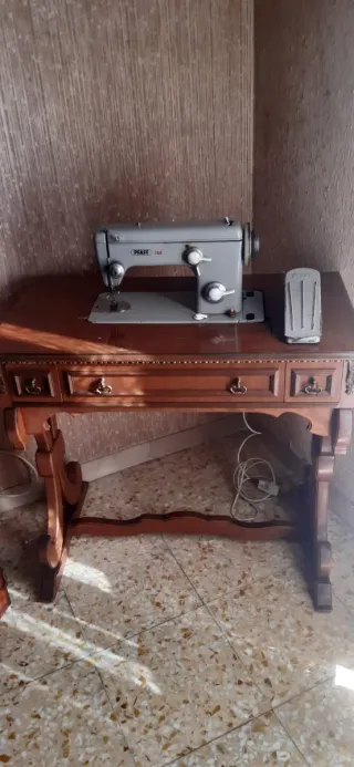 Macchina da cucire PFAFF 260 con mobile
