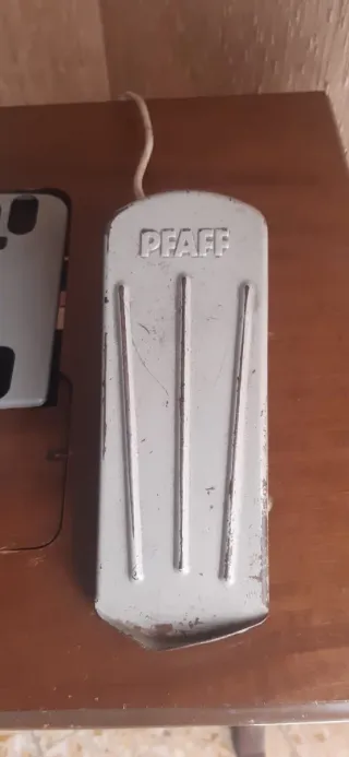 Macchina da cucire PFAFF 260 con mobile