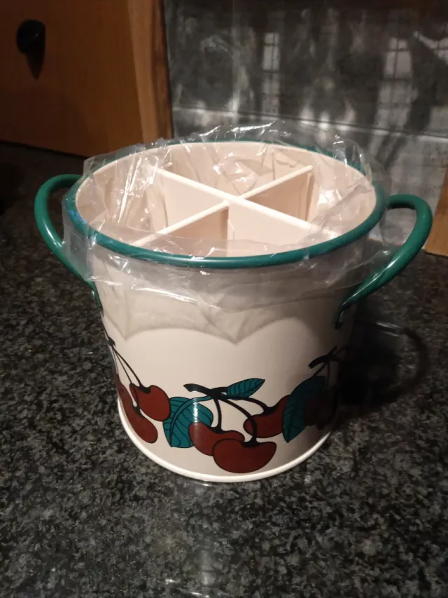 Organizzatore di utensili con design a ciliegie