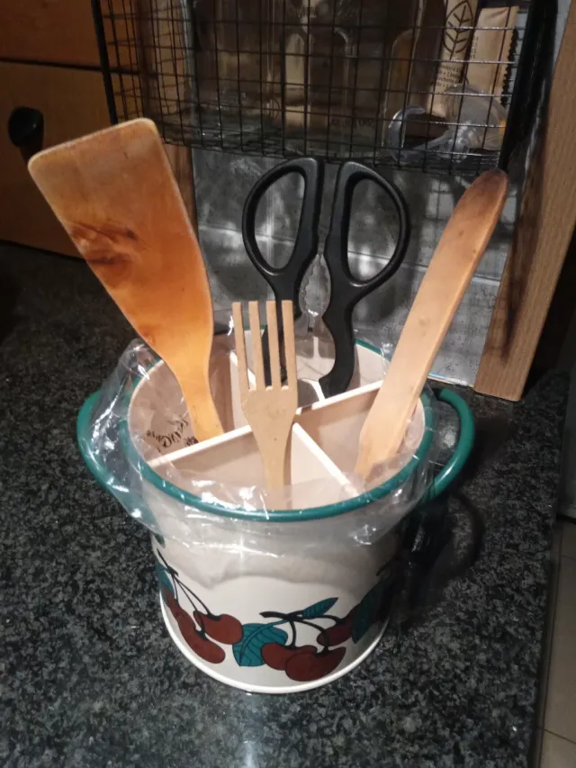 Organizzatore di utensili con design a ciliegie