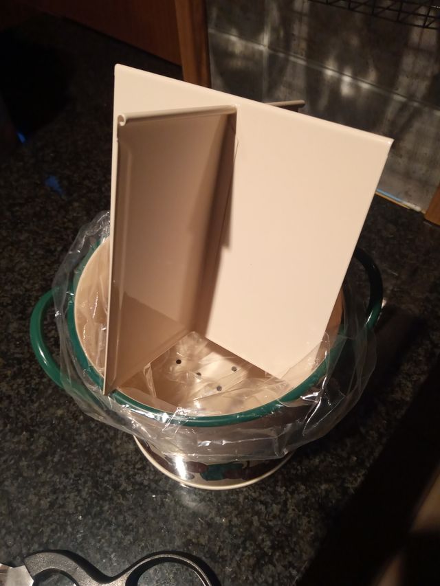 Organizzatore di utensili con design a ciliegie