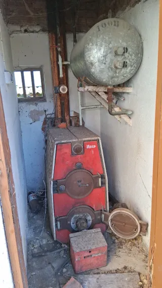 Caldera Roca antigua completa