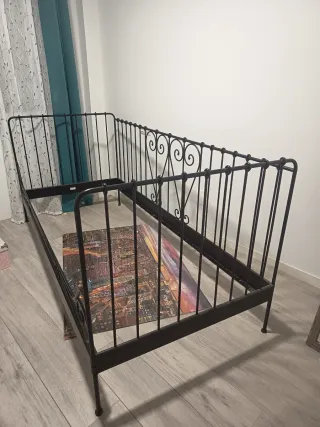 Cama individual metálica negra