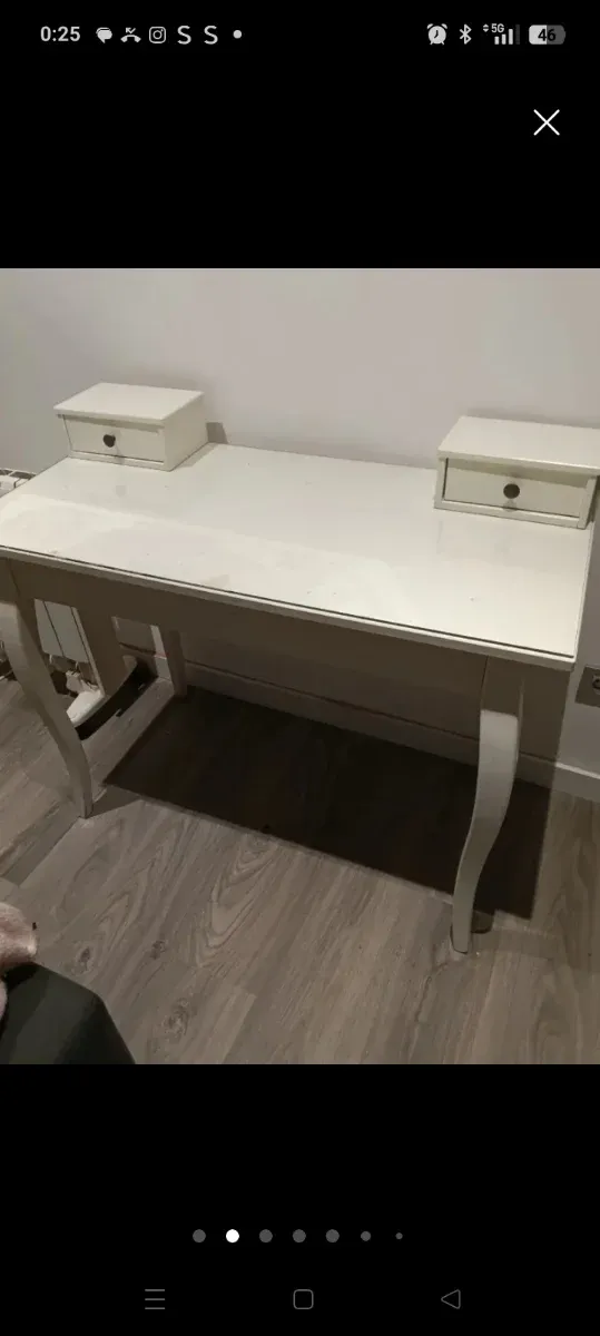 Tocador blanco con cajones