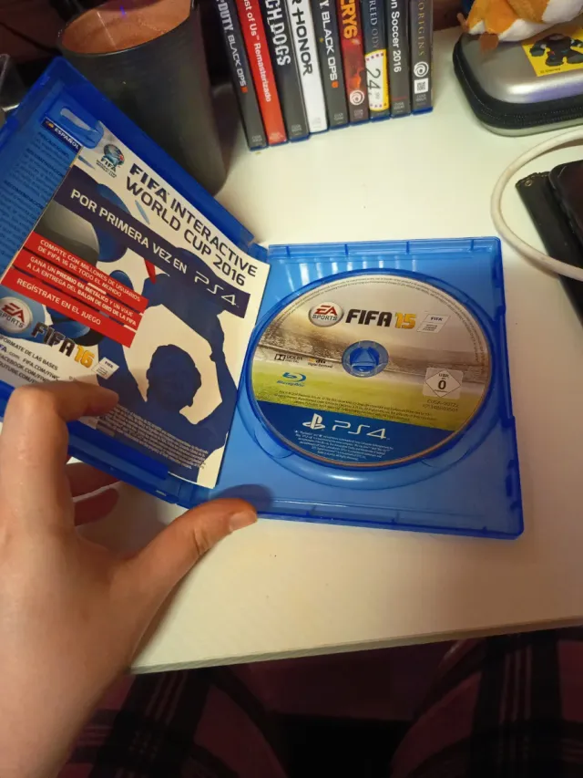 Fifa 16 PS4 Caja (Fifa 15 dentro)
