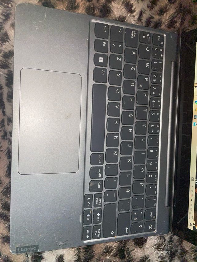 Ordenador portátil Lenovo gris