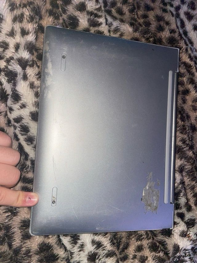 Ordenador portátil Lenovo gris