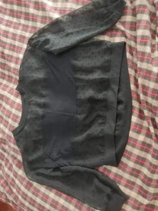 Blusa transparente con lunares