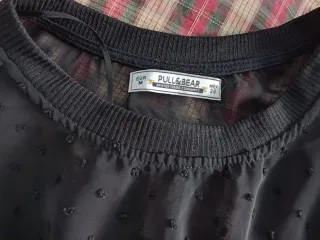 Blusa transparente con lunares