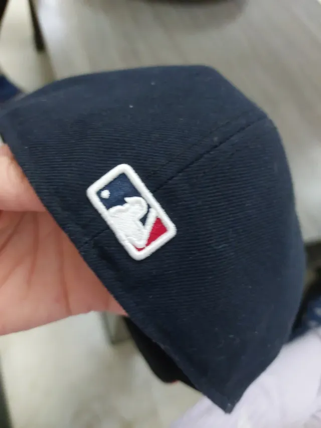 Gorra New Era Negra y Roja