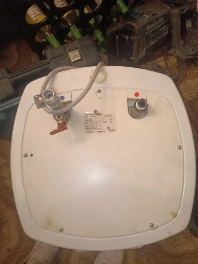 Termo eléctrico EDESA blanco