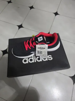 Zapatillas Adidas Negras y Rojas