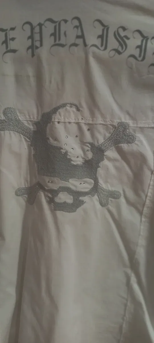 Camisa blanca con bordado