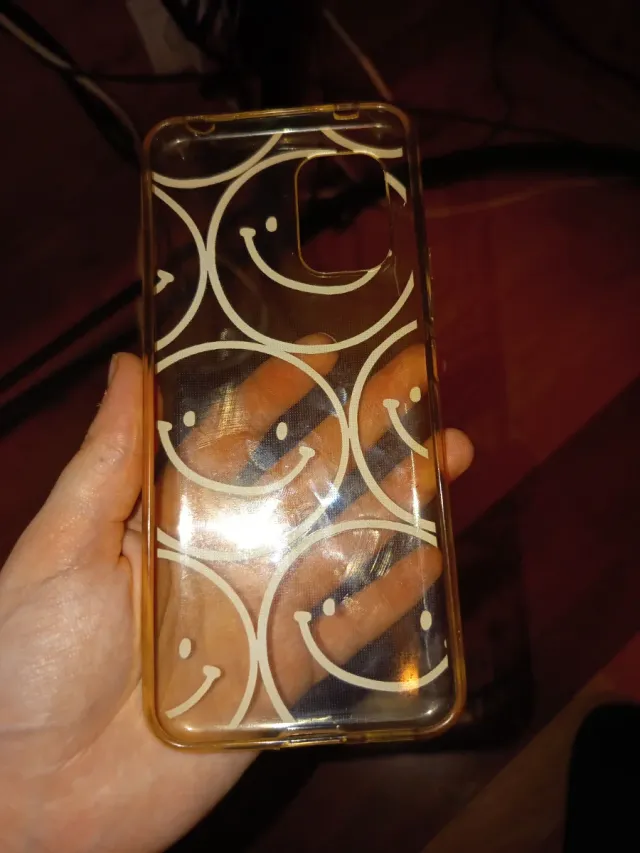 Funda móvil con caras sonrientes