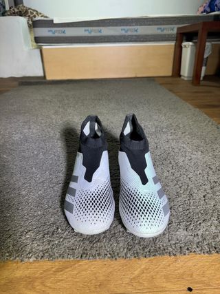 Botas de fútbol Adidas Predator blancas