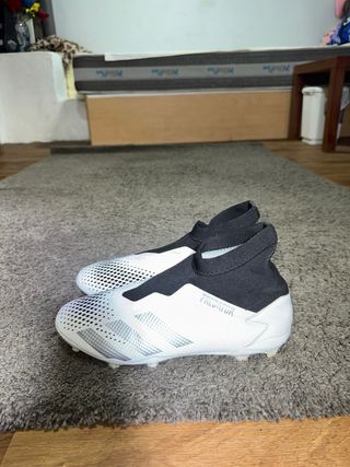 Botas de fútbol Adidas Predator blancas