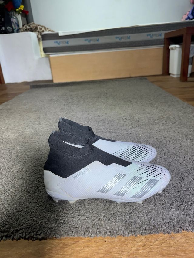 Botas de fútbol Adidas Predator blancas