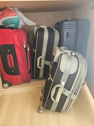 Maleta grande azul marino 23kg  y pequeña 15kg