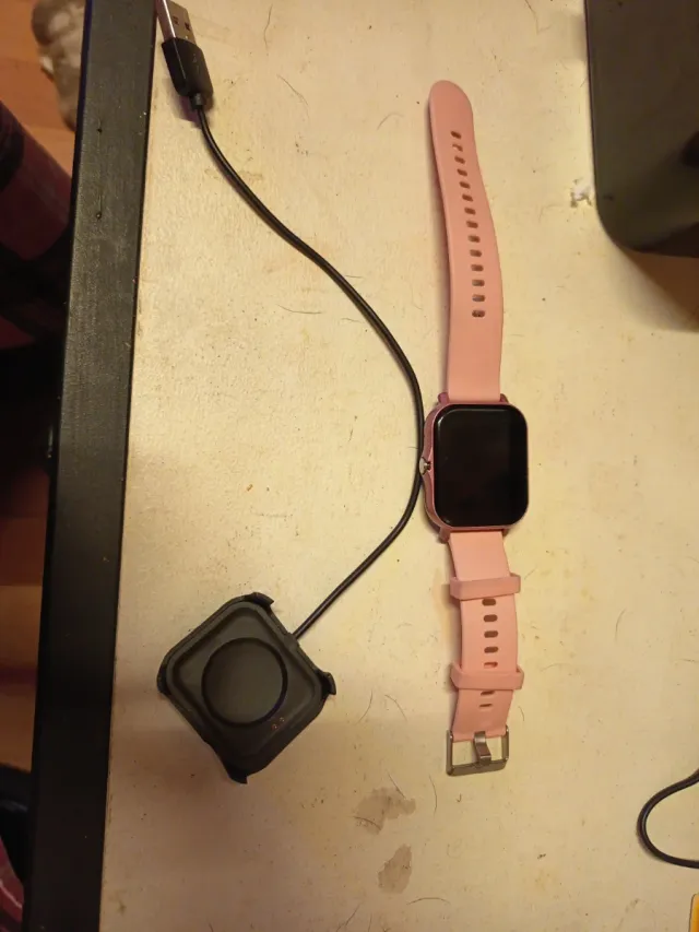Reloj inteligente rosa con cargador
