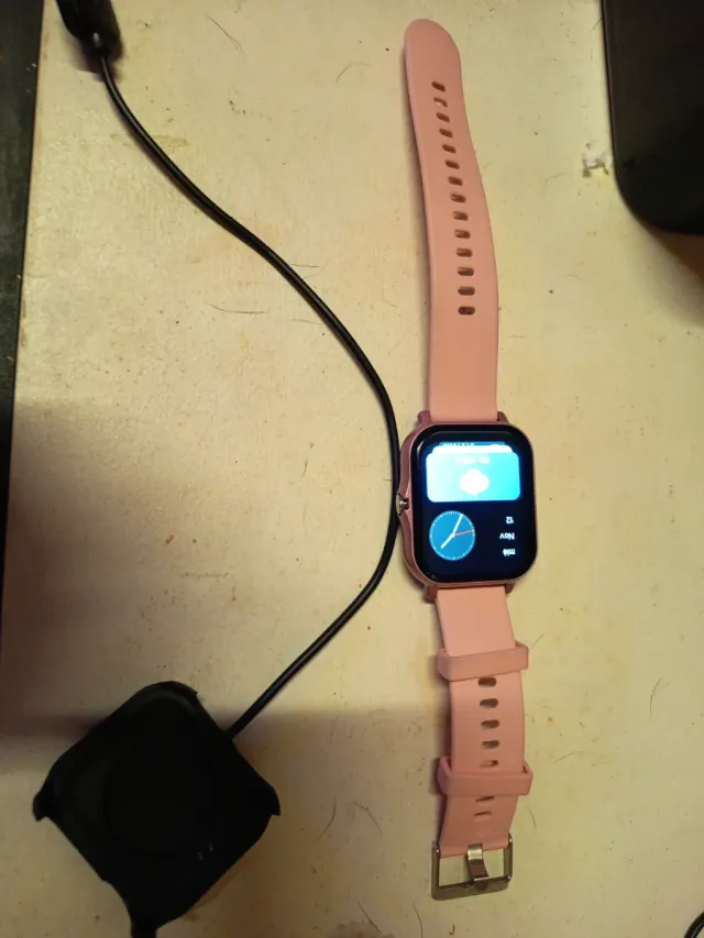 Reloj inteligente rosa con cargador