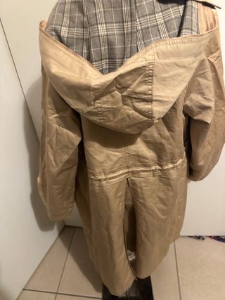 Cappotto beige con fodera a quadri